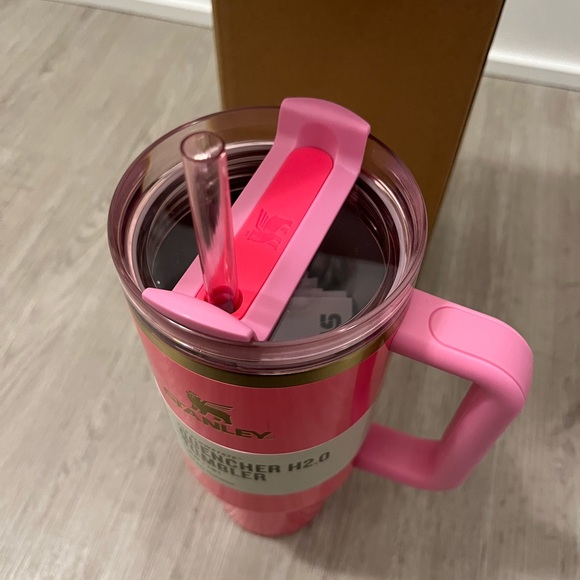 BNIB Limited Release Stanley 40oz Quencher in PINK PARADE ๐ - Picture 3 of 7